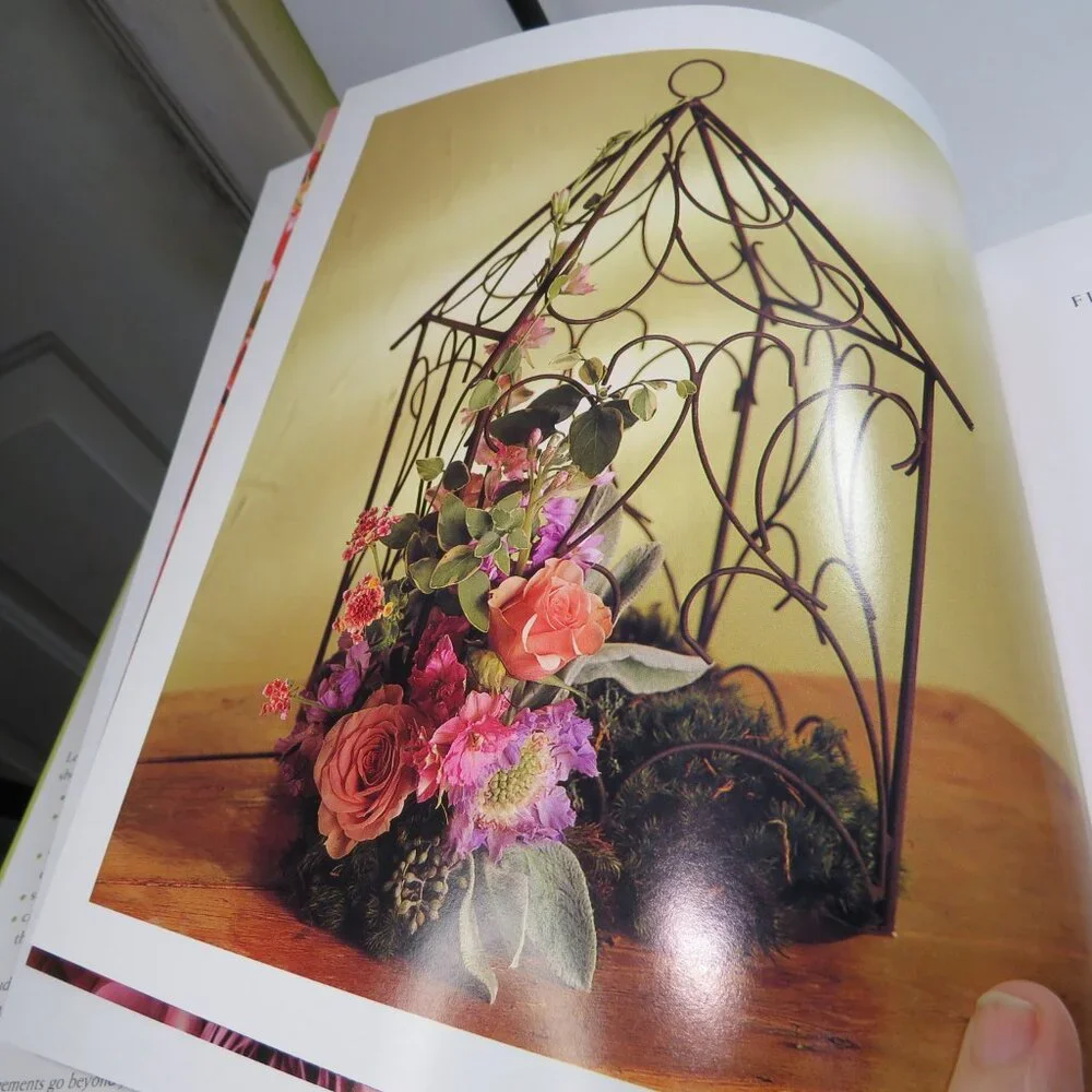 Southern Living Simple Flower Arranging by Lauren Brooks Hardcover